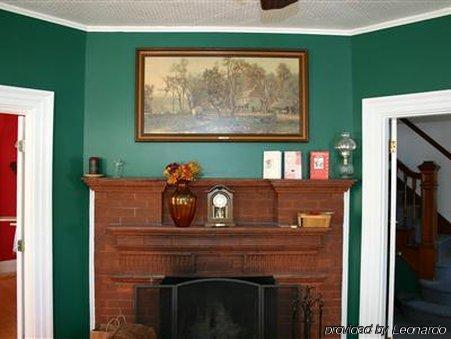 The Young House Bed And Breakfast Millinocket Εσωτερικό φωτογραφία