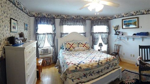 The Young House Bed And Breakfast Millinocket Εξωτερικό φωτογραφία