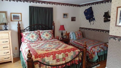 The Young House Bed And Breakfast Millinocket Εξωτερικό φωτογραφία