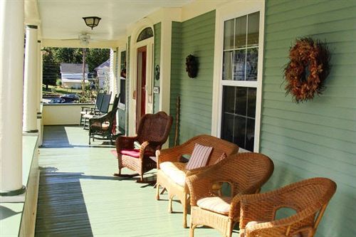 The Young House Bed And Breakfast Millinocket Εξωτερικό φωτογραφία