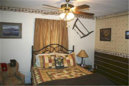 The Young House Bed And Breakfast Millinocket Δωμάτιο φωτογραφία