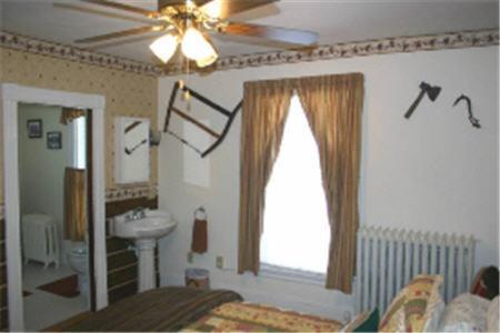 The Young House Bed And Breakfast Millinocket Δωμάτιο φωτογραφία